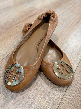 Tory Burch Cognac Leather Logo Round-Toe Ballet Flats